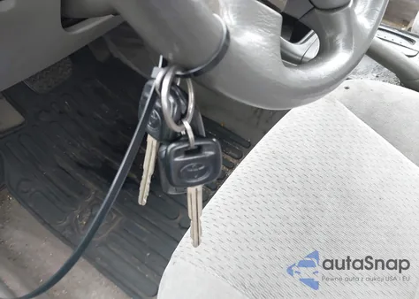 2003 Toyota Camry Le z USA, uszkodzony, nr VIN 4T1BE32K03U700748